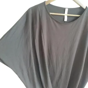 Athleta L Black Workout Top thumbnail 2