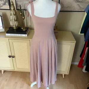 REFORMATION Edita dress‎ Midi In Serenade Blush Pink size Medium thumbnail 3