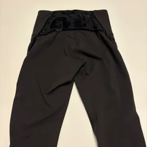 Lululemon High Rise Leggings Womens 4 Black Floral Mesh Velvet Trim W5BGSS thumbnail 3