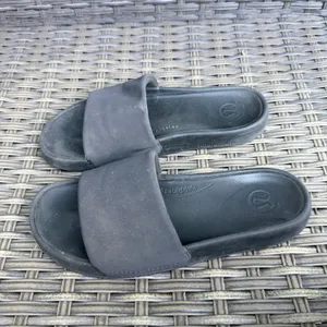 Lululemon Restfeel Slide Black Graphite Grey Womens 9 Athletic Sandals thumbnail 5