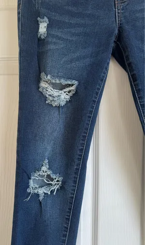 Refuge Women’s Distressed Dark Wash Skinny Jeans Size 6 thumbnail 5