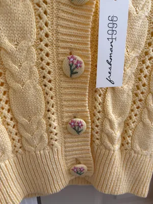 Yellow sweater Size XS thumbnail 2