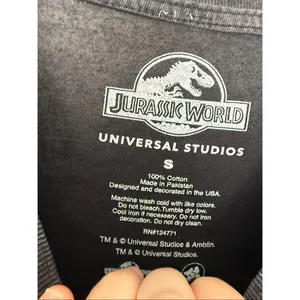 Jurassic World Adult Small Grey Short Sleeve Top New Universal Studios thumbnail 2