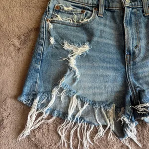 Abercrombie & Fitch Curve Love Mid Rise Mom Shorts Distressed Blue 25 0 thumbnail 4