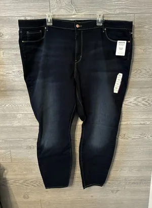 Signature Levi‎ Strauss Gold Label Mid-Rise Skinny Jeans - Size 28M, W39 | L30 thumbnail 1