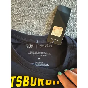 NFL Team Apparel Pittsburgh Steelers Black‎ Graphic T-Shirt Womens Medium NWT thumbnail 2