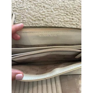 Mk Michael kors walllet thumbnail 5