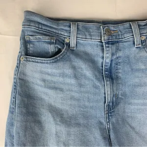 Levi's women's size 29 High waist Mom Jeans light wash denim thumbnail 8