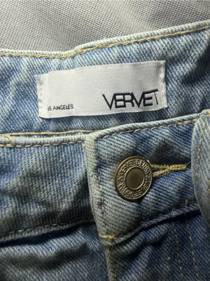 Vervet High Rise Light Wash Ripped Straight Leg Jeans 27. Inseam 26in, mid 12in thumbnail 4