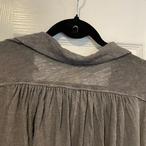 We The Free Free People Size M Gray Rush Hour Peasant Blouse Raw Hem Linen Long Sleeve thumbnail 9