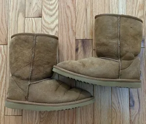UGG boots, lightly worn Size 6W thumbnail 4