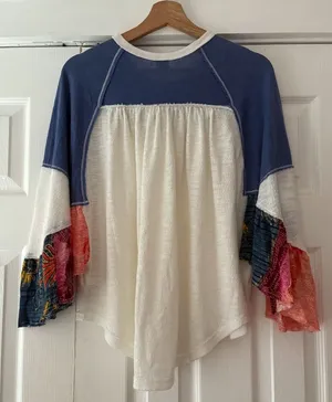 We The Free Blue and‎ White Top with Floral Sleeves Size XS EUC thumbnail 1