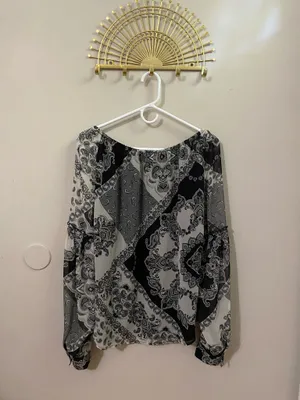 Karen Kane Black & White Paisley Off-Shoulder Blouse thumbnail 2
