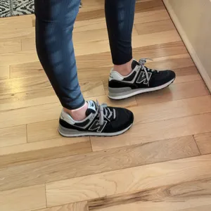 New Balance 574 lifestyle sneakers! Size 6.5! Black/grey thumbnail 2