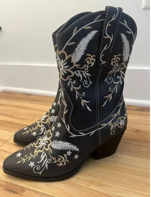 Anjou Femme Black Embroidered Western Cowboy Boots Floral Boho Wm 8.5/ Size 39 thumbnail 1