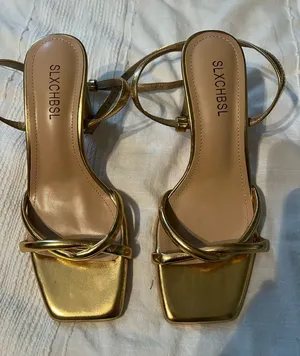 good heels Gold Size 6.5 thumbnail 1