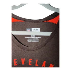 Cleveland Browns Womens Scoop Neck Tee, Medium thumbnail 3