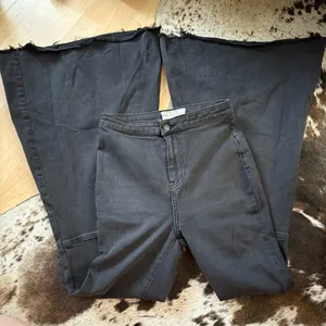 FREE PEOPLE Just Float On Ruffle Flare Jeans Wide Leg Bell Bottoms‎ Gray Size 26 thumbnail 3