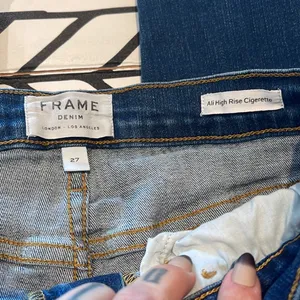 FRAME denim Ali High Rise Cigarette in size 27 thumbnail 4