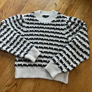 Mango Cropped textured sweater thumbnail 1
