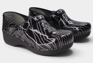 Dansko XP 2.0 Glitter Waves Patent Clogs Women 37 thumbnail 1