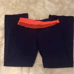 LULULEMON Yoga Pants Women’s Size 10 LULULEMON Wide Leg Stretch Workout Pants thumbnail 2