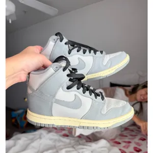 Nike Dunk High Aged Grey Grey Fog Sail Women's Sneakers Size 6 DD1869-001 thumbnail 2
