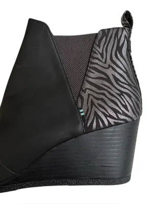 EUC Toms Leather Kelsey Zebra Wedge Boots Black Silver Size 9.5 thumbnail 2