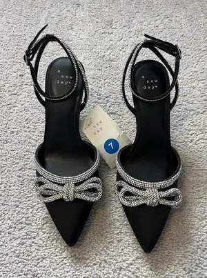 A New Day Black Pointed Heels thumbnail 1