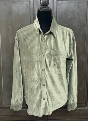 No Boundaries Hunter Green button down velvet blouse - Size Small. ***Refer to measurements for size. gently Warn & excellent condition. Super cute as a jacket or blouse. Measurements approximately 19” from armpit to armpit x 24” long. Non-smoking home. priced to sell at as is condition. Don’t like my price, make reasonable offer! And thank you for checking my closet. thumbnail 1