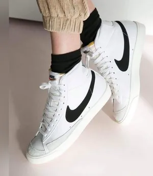 Nike Blazer Mid 77 Woman's Sneakers Size 6Y thumbnail 1