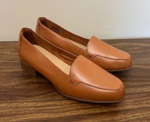 Clarks Artisan Tan Leather Square Toe Loafers Size 8.5 W Wide 261819605080 thumbnail 1