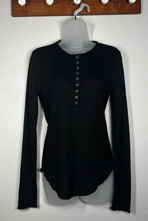 Black Long-Sleeve Waffle Henley Top - Women's Large thumbnail 1