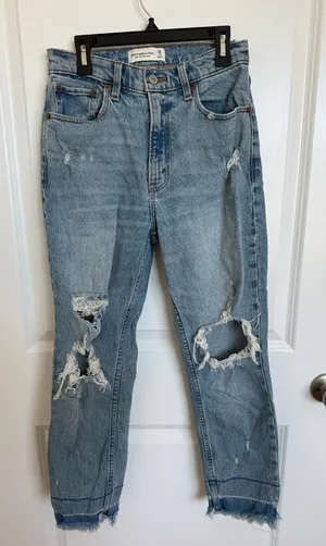 Abercrombie & Fitch High Rise Distressed Mom Jean 26 thumbnail 1