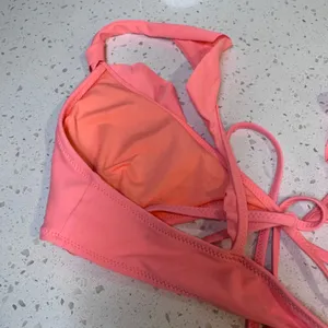 Aerie‎ Women Neon Pink Ruffle Scoop Neck Bikini Top Small S Tie Back Swimwear thumbnail 3