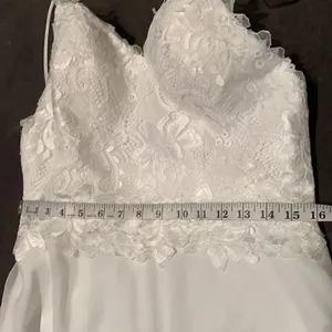 Women’s Elegant White Wedding Dress with Spaghetti Straps Size 12 NWOT thumbnail 9