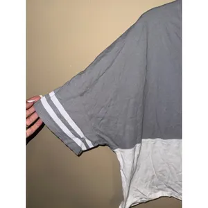 PINK Victoria's Secret Grey White Colorblock V-Neck Graphic Crop Top XL Y2K thumbnail 3