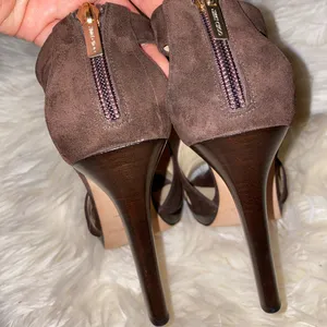 🎉HP🎉 JIMMY CHOO Seashell & Beaded Heels SZ 9 thumbnail 8