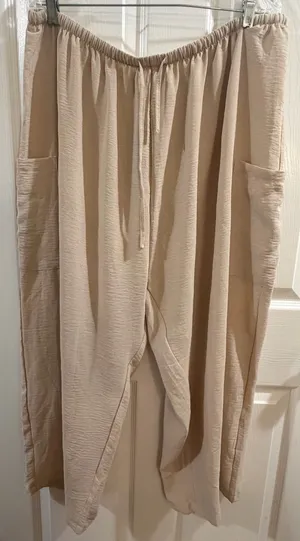 Beige Wide thumbnail 1