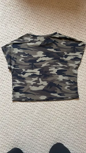 Shein Top Crop thumbnail 2