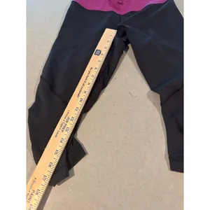 Lululemon Black‎ Crop Leggings Size 8 Yoga Workout Athletic Pants thumbnail 2