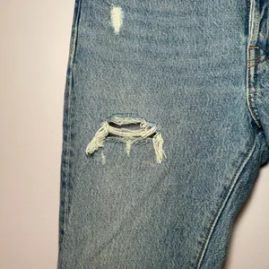 Levi's Premium 501 Light Wash Button Fly Distressed Jeans Women's size 25 thumbnail 6