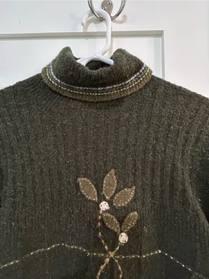 Vintage B. Moss Olive Green Beaded Turtleneck Sweater Size Small thumbnail 3