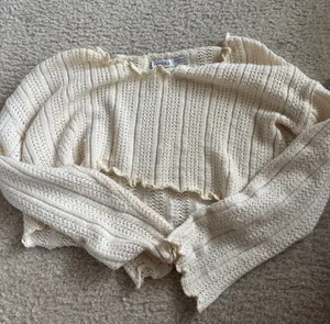 Cream cropped sweater thumbnail 3
