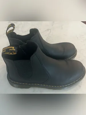 Dr. Martens 2976 Y Chelsea Boots Black Leather Side Zip Women’s US 7 EU 38 thumbnail 2