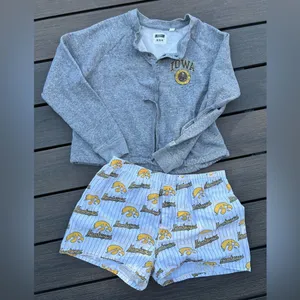 Tailgate Gray Iowa Sweatshirt and Hawkeyes Shorts Set thumbnail 1
