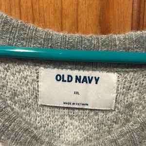 Old Navy women’s gray/ white animal print sweater size XXlarge. thumbnail 2