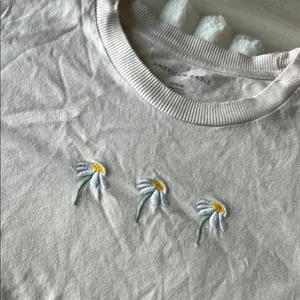 American Eagle Embroidered Flowers Tee Shirt thumbnail 3