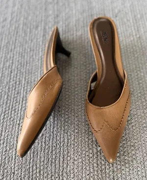 Vintage 90s Y2K Mossimo Tan Leather Western Style Pointed Toe Kitten Heels 7.5 thumbnail 1