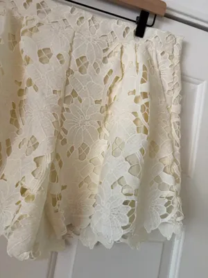 Umgee Off White Lace Pleated Shorts thumbnail 3